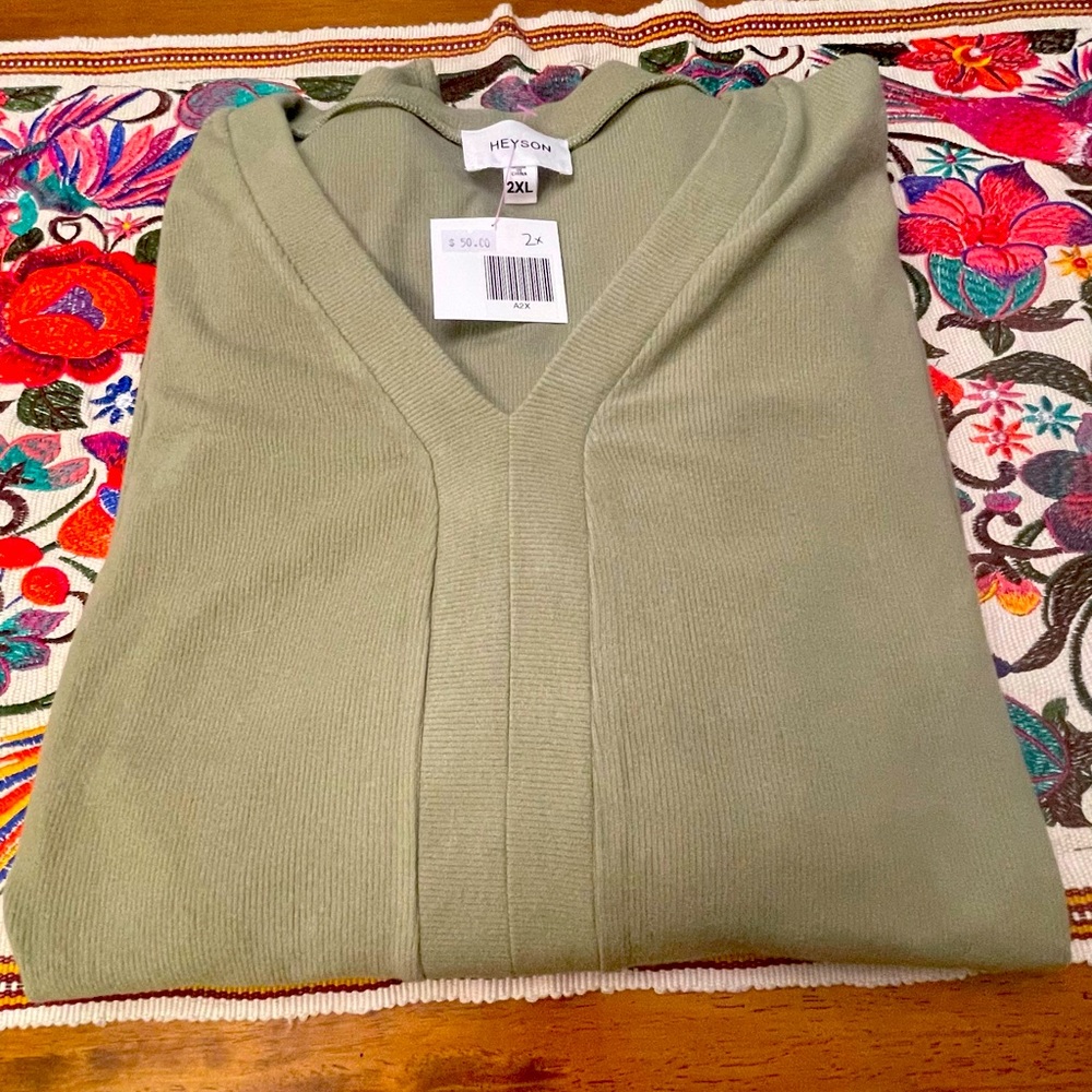 New with tags oversized sweater super soft!